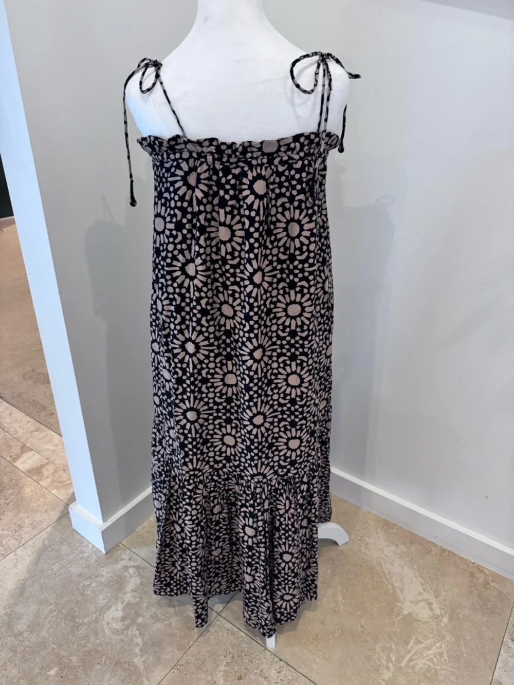 MIRTH, M, Floral Tie-Strap Midi Dress in Black and Pink - Picture 6 of 6